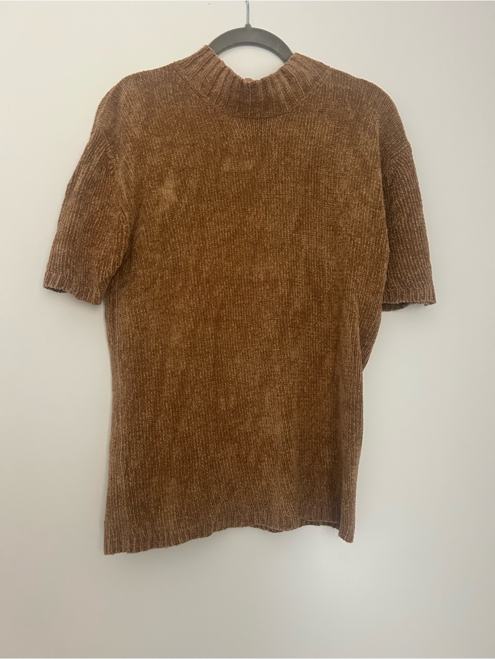 Short-Sleeve Silk Sweater in Dark Gold